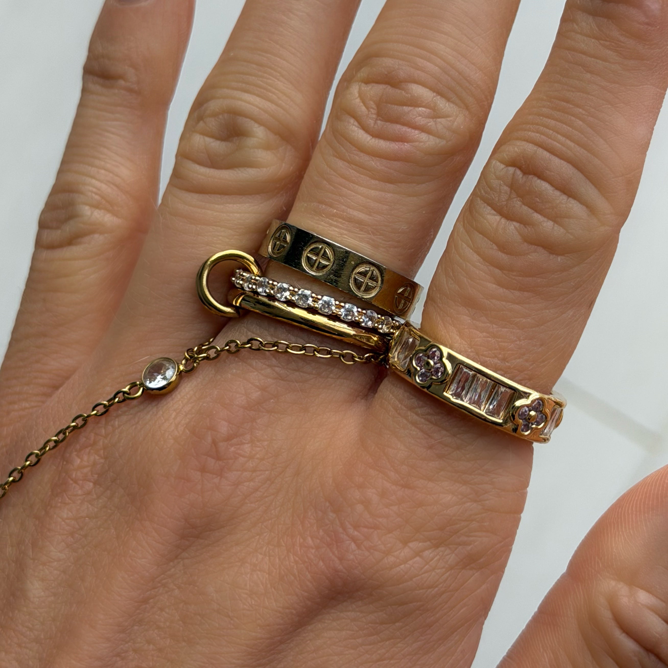 Lost in Hollywood Ring